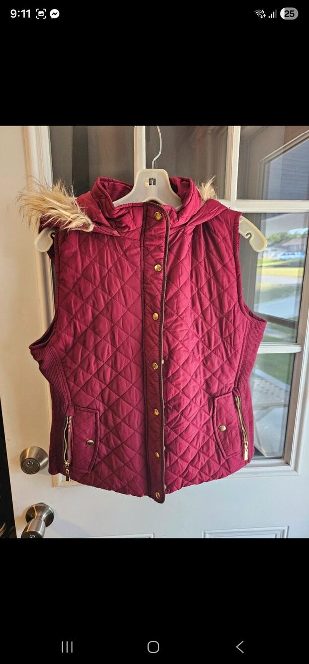 Active USA size L zip up vest faux fur lined hood